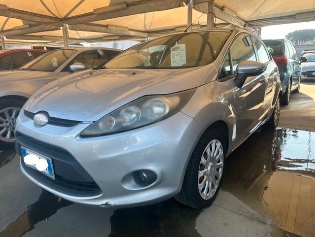 FORD FIESTA 1,4 DIESEL COMANDI AL VOLANTE...