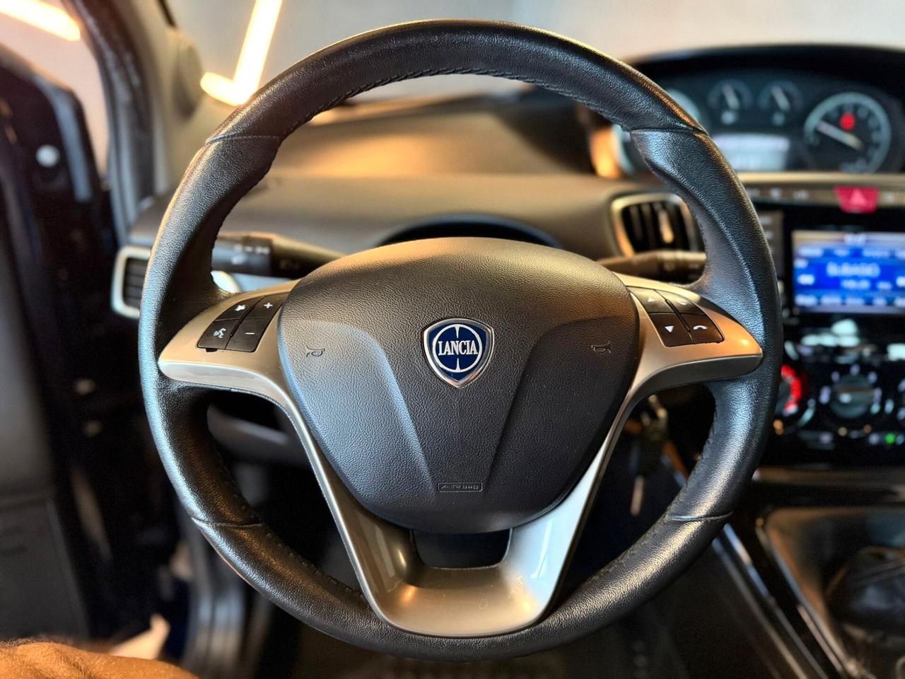 Lancia Ypsilon 1.2 69 CV 5 porte S&S Platinum