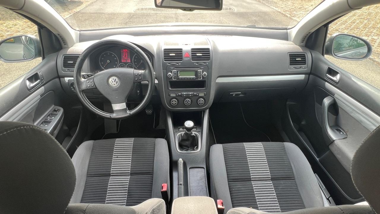 Volkswagen Golf 5 1.4 Benzina Anno 2010 Ideale x NEOPATENTATI