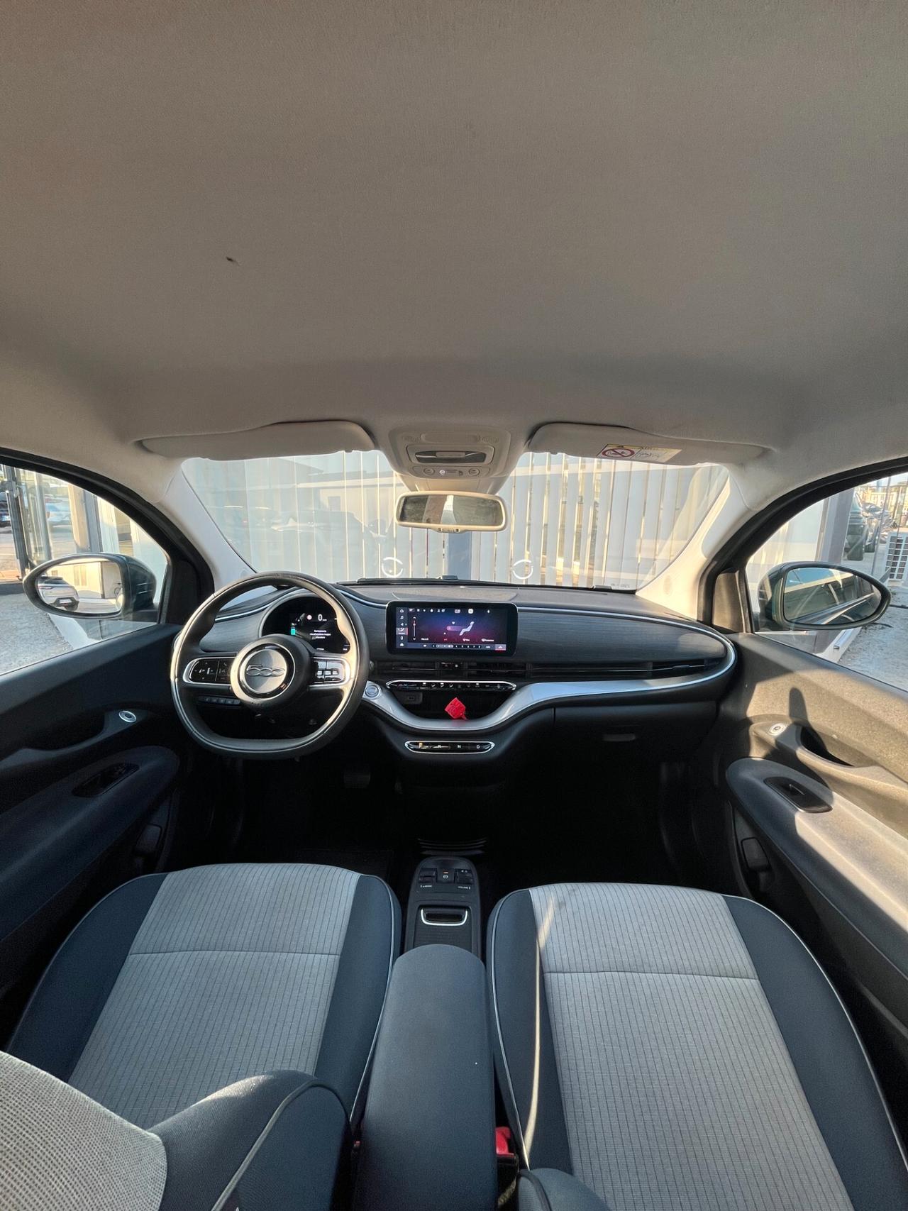 Fiat 500 500e Berlina 42 kWh Icon +