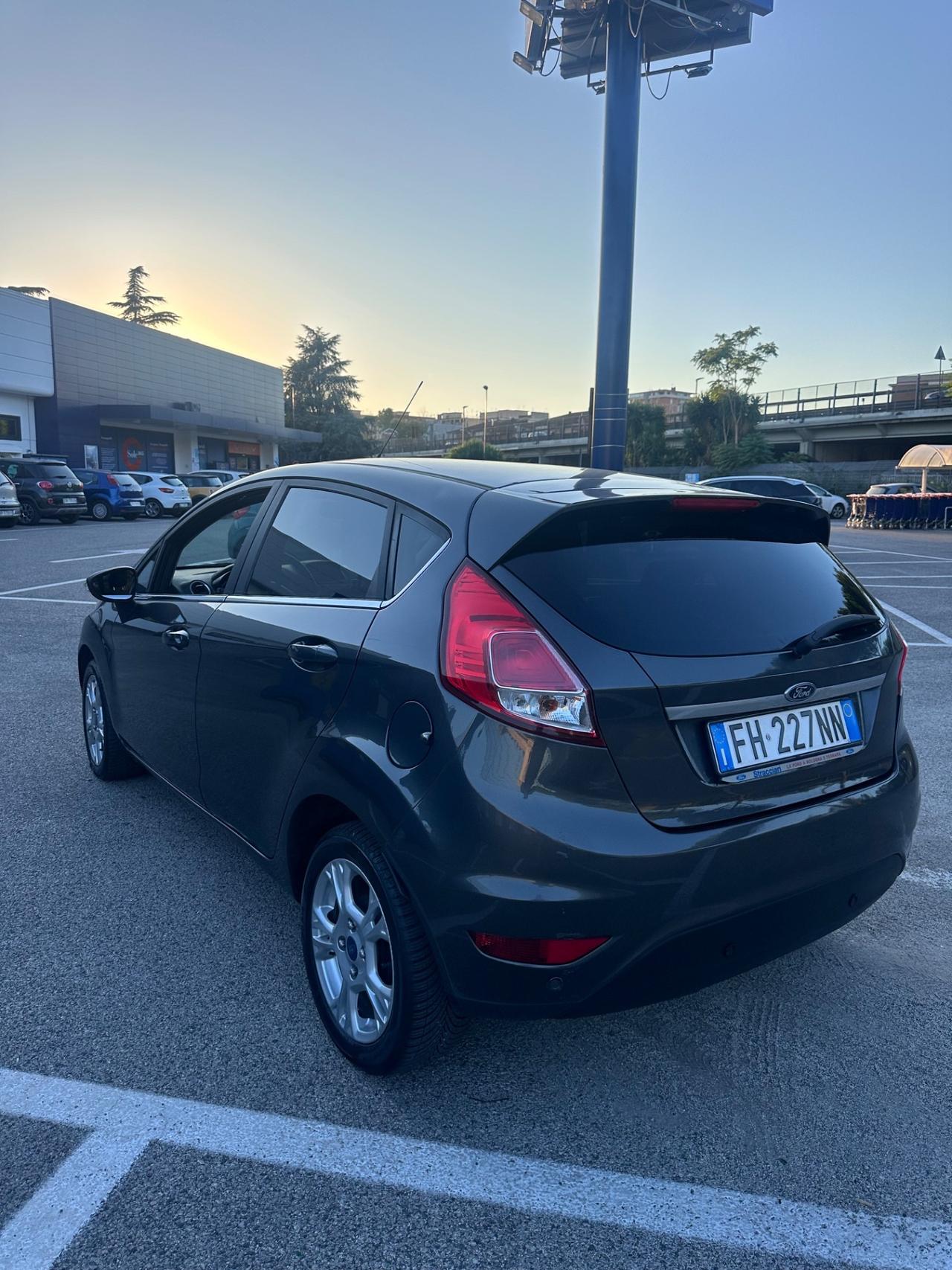 Ford Fiesta 1.4 5 porte Bz.- GPL Black & White Edition