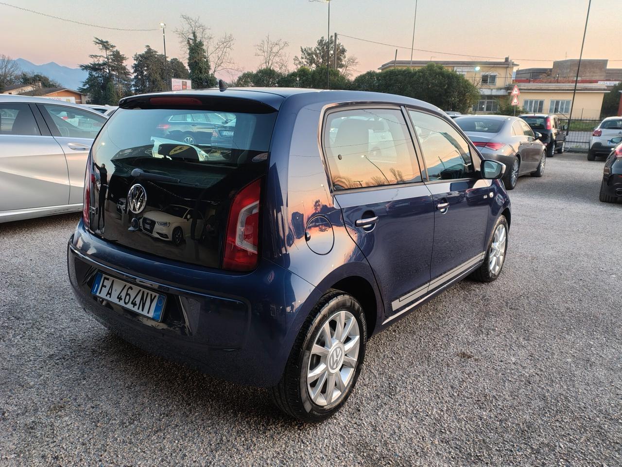 Volkswagen up! 1.0 5p. high up! CLUB