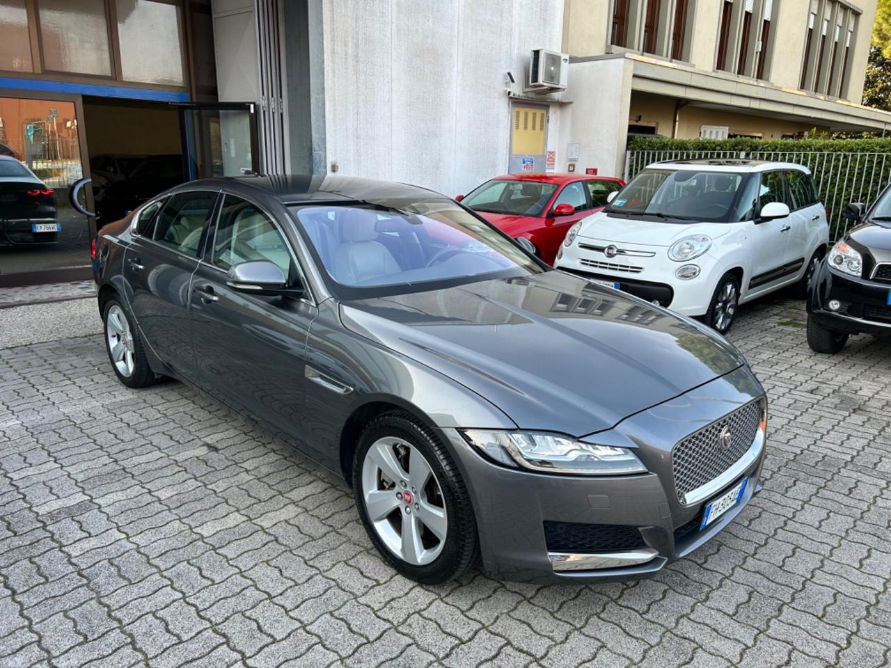 Jaguar XF 2.0 D 180CV 4X4 automatica Pure Business