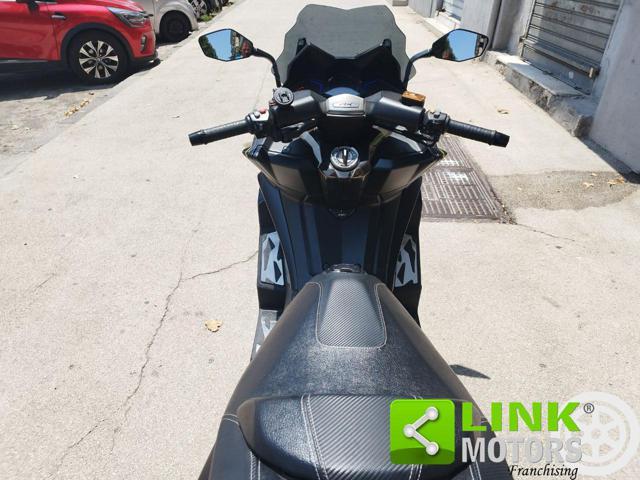 KYMCO AK 550 .