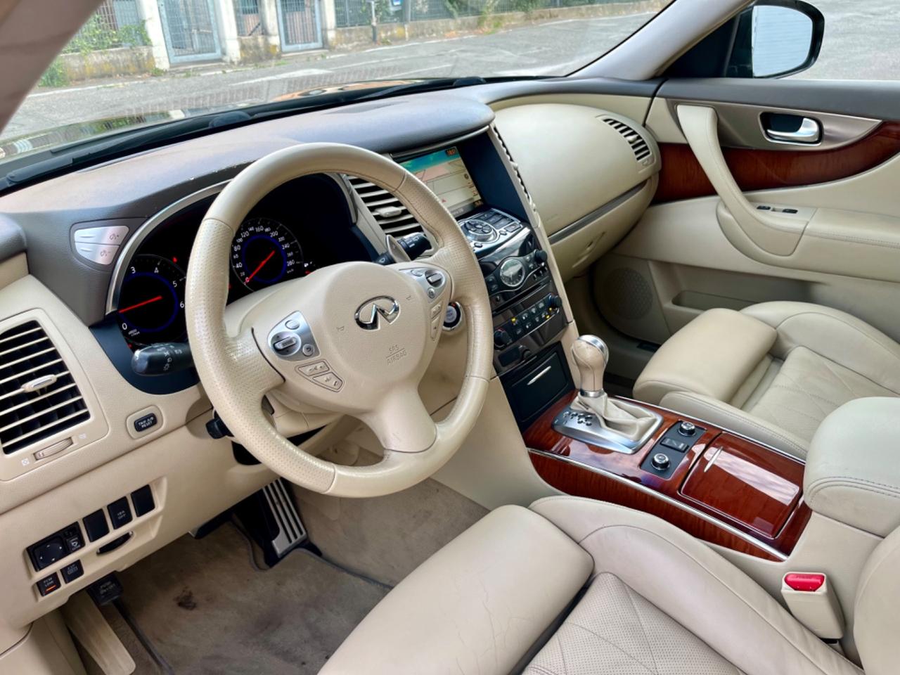 Infiniti FX FX30d S Premium 3.0d 2011 142.000km perfetta