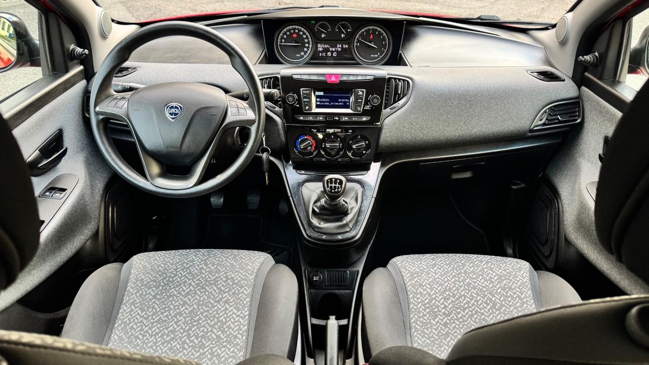 Lancia Ypsilon 1.0 FireFly 5 porte S&S Hybrid Ecochic Silver
