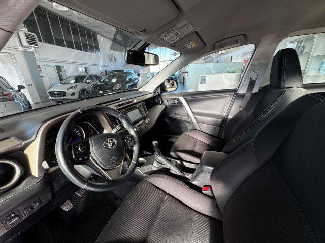 TOYOTA RAV 4 TD 2WD Style White Ed.