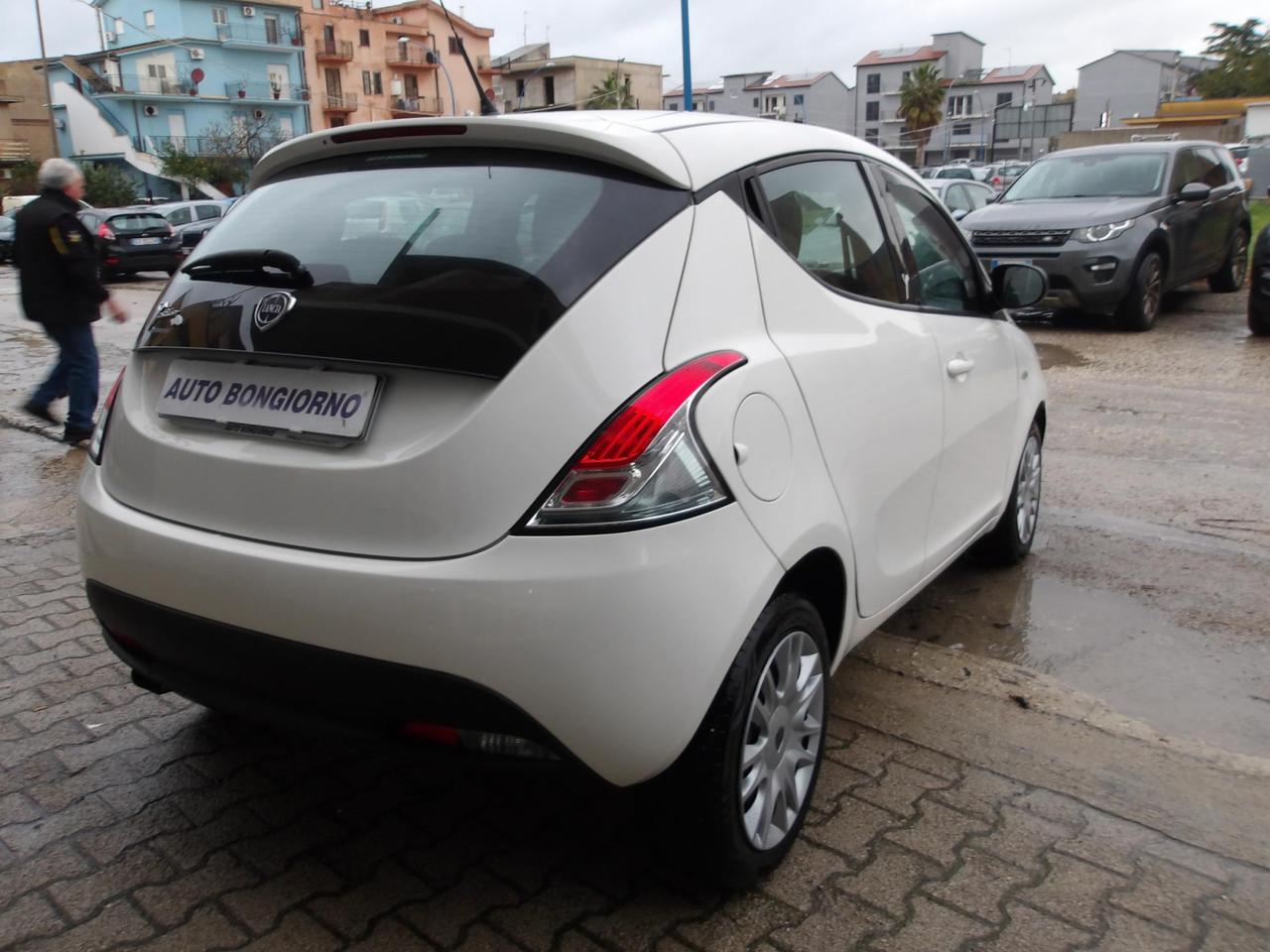 Lancia Ypsilon 5 Porte Ypsilon 1.2 8v Silver c/clima 69cv