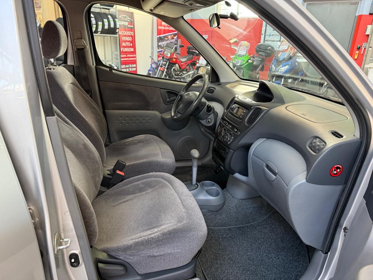 Toyota Yaris verso 1.0i cabio automatico