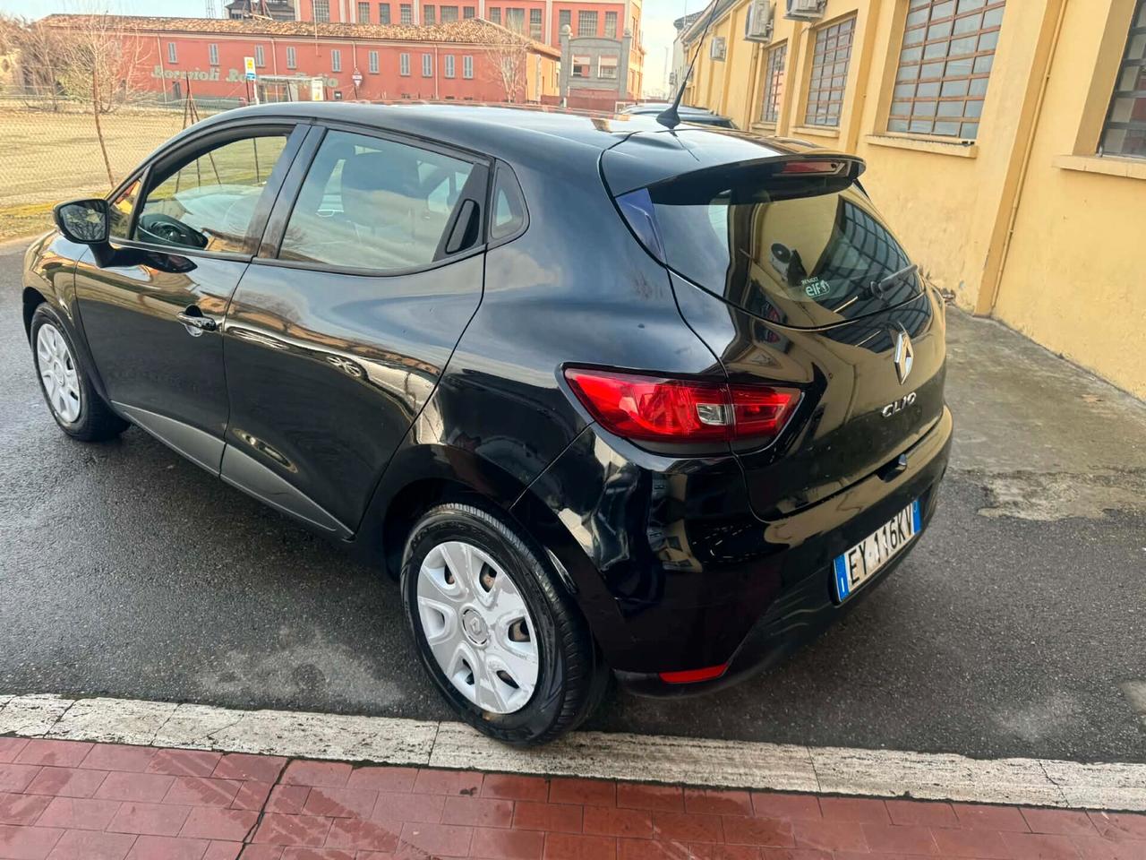 Renault Clio Anno 2015 1.2 BENZ/GPL 73 CV EURO5B