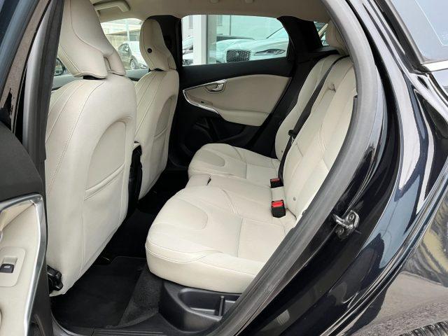 VOLVO V40 D3 Geartronic Momentum