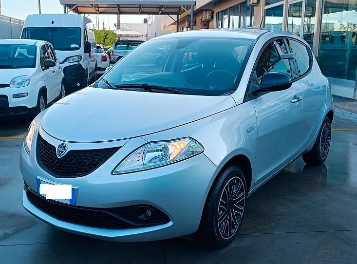 Lancia Ypsilon 1.0 FireFly 5 porte S&S Hybrid Ecochic Gold