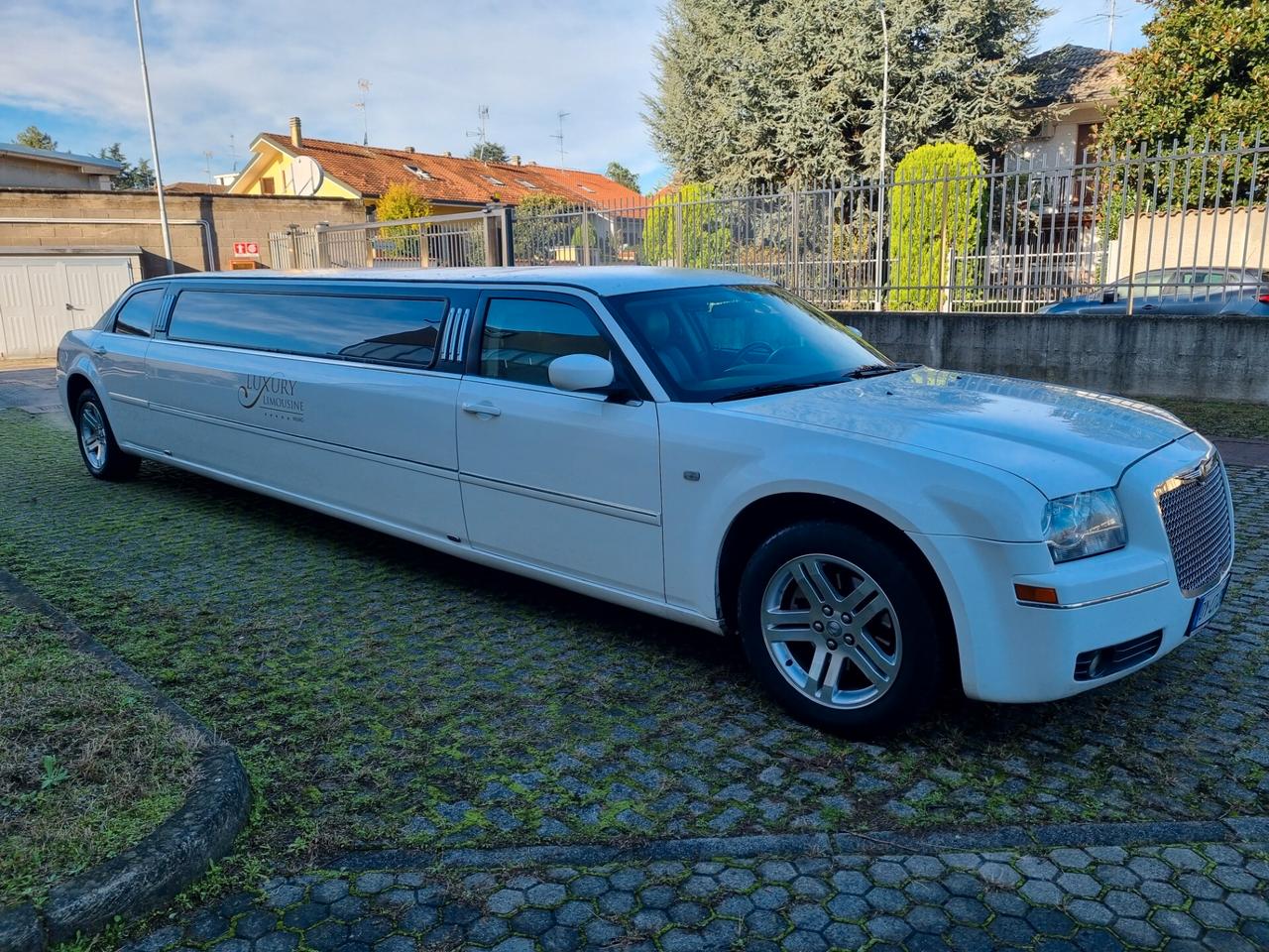 CHRYSLER 300C ALADDIN STRETCH LIMOUSINE 130 inc.