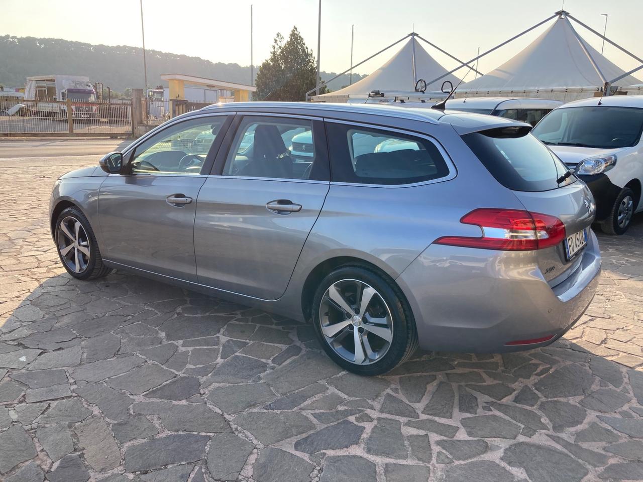 Peugeot 308 BlueHDi 120 S&S SW Allure ( Gancio Traino)