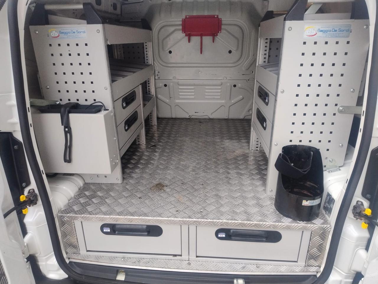 Fiat Fiorino 1.3 Mjet II Adventure 95Cv ALLESTITO