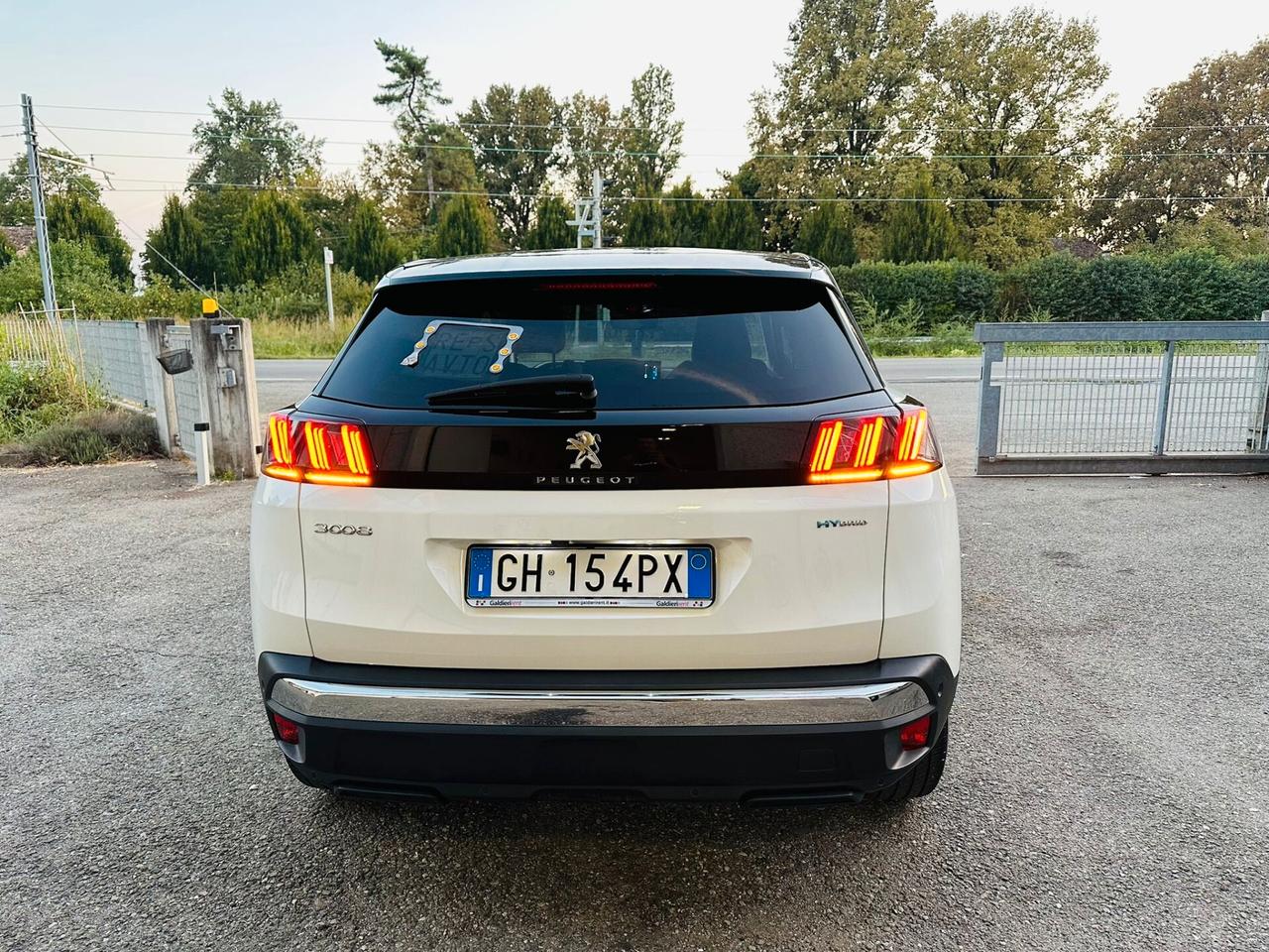Peugeot 3008 Hybrid4 300 e-EAT8 GT