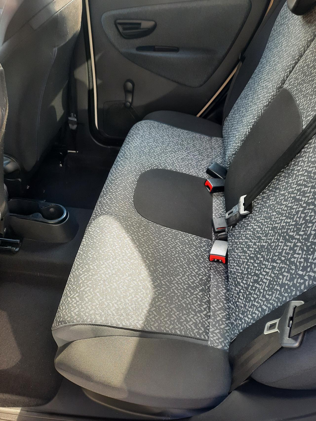 Lancia Ypsilon 1.0 FireFly 5 porte S&S Hybrid Ecochic Silver