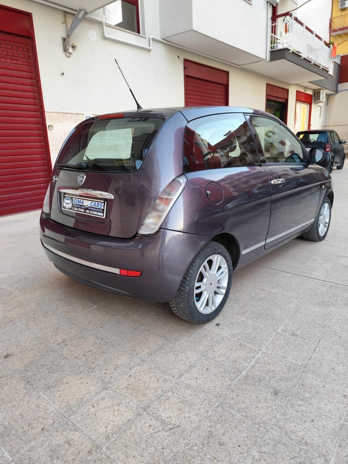 Lancia Ypsilon 1.3 MJT 75 CV Unyca