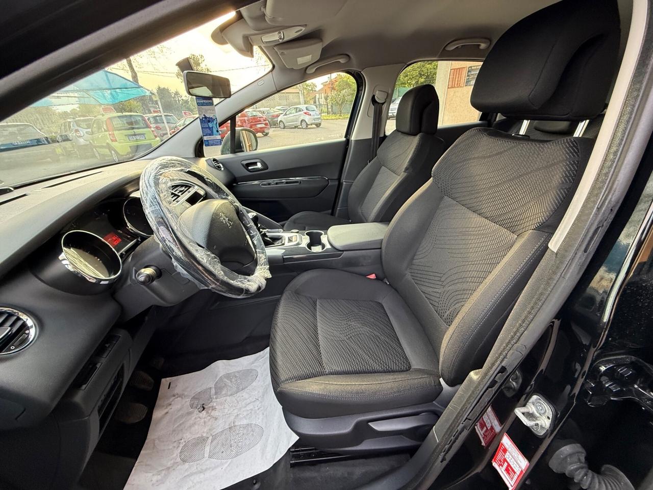 Peugeot 3008 1.6 HDi 110CV - Neopatentati