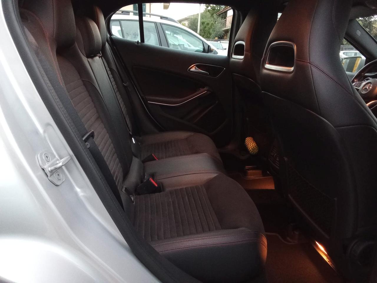 MERCEDES GLA 200D 4 MATIC PREMIUM AUTO MY17 5P