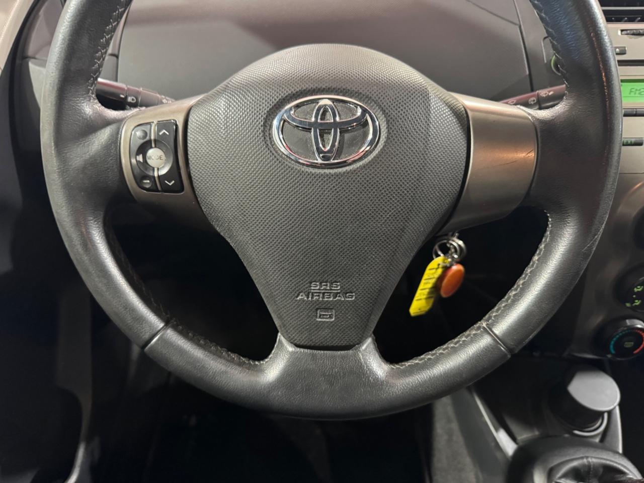 Toyota Yaris 1.0 5 porte NEOPATENTATI / TAGLIANDI TOYOTA