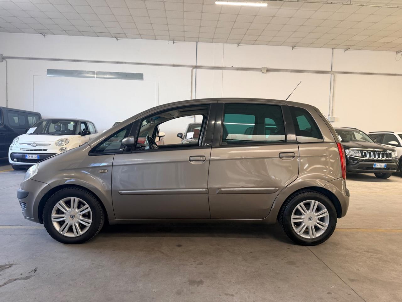 Lancia Ypsilon 1.3 MJT 90 CV Platino