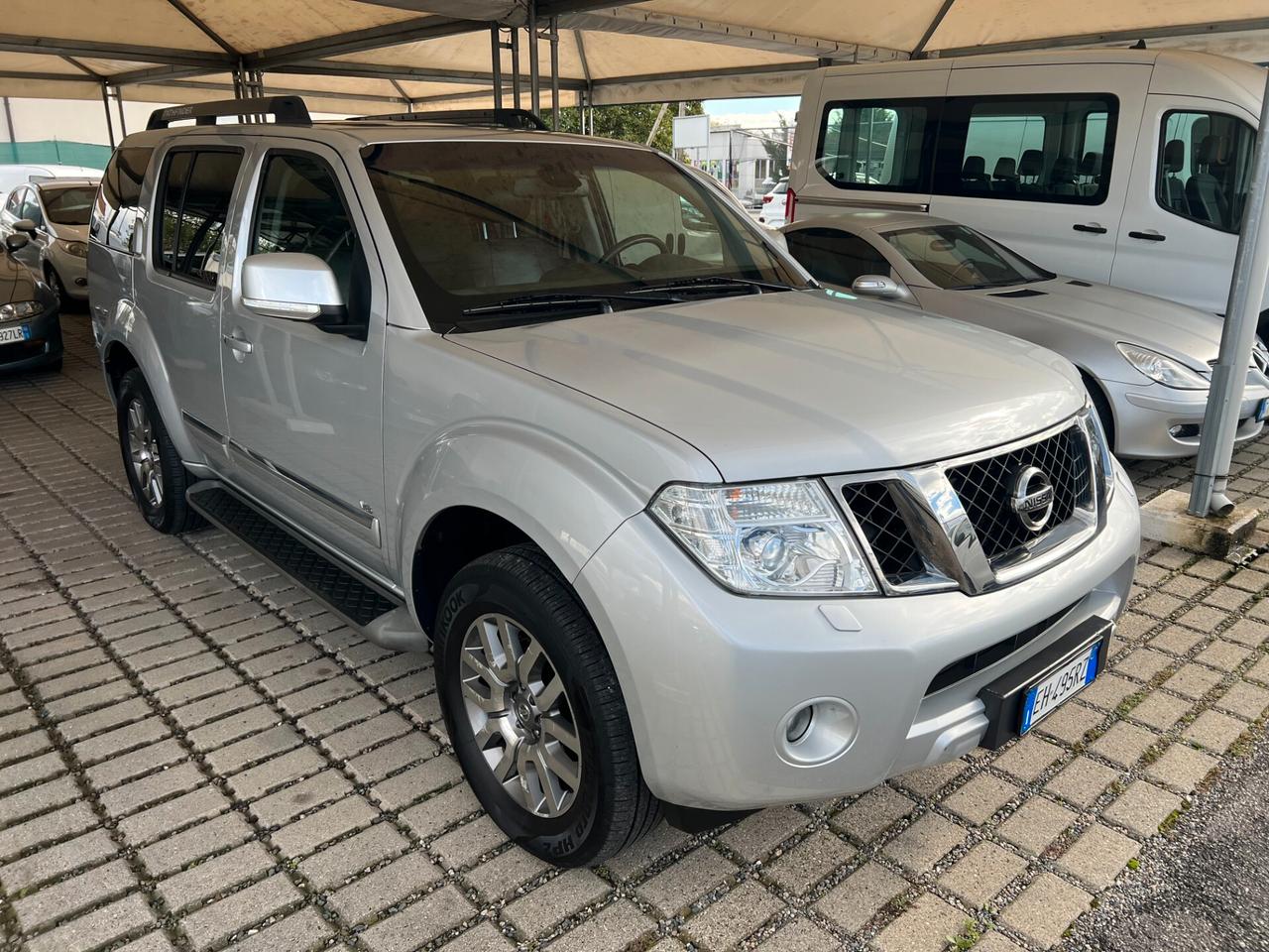 Nissan Pathfinder 3.0 dCi LE V6 4WD 7 POSTI