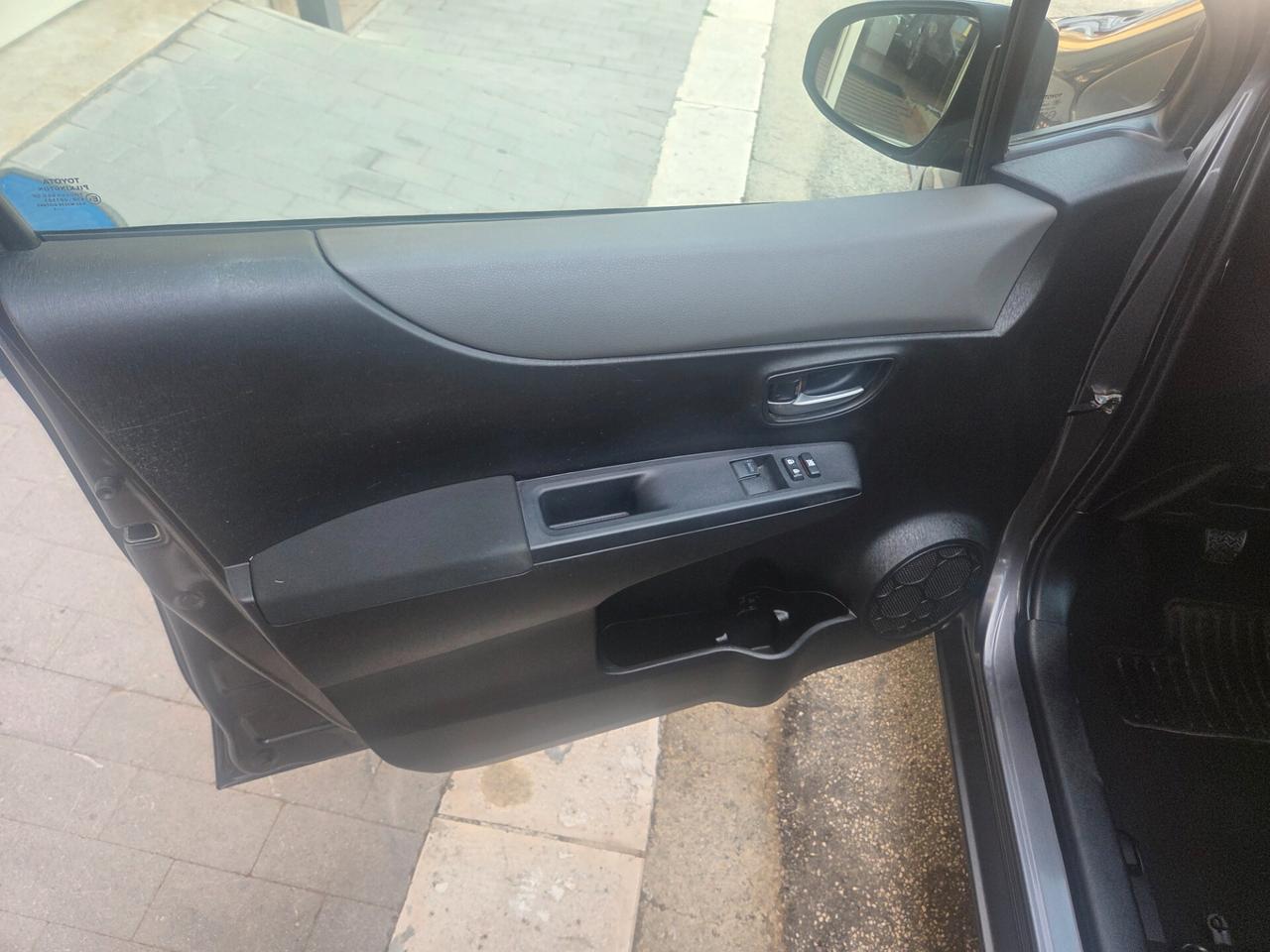 TOYOTA YARIS ANNO 2014 1.0 BENZINA 70 CV KM 90000 CERTIF