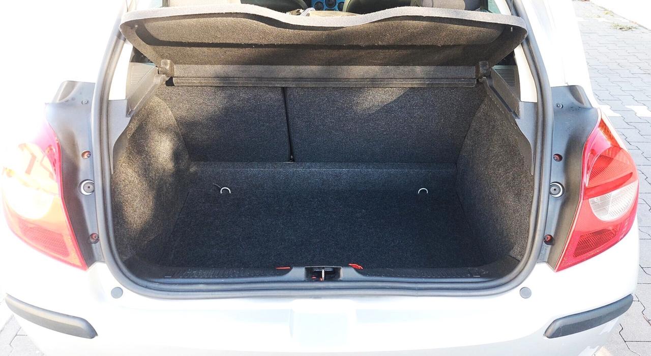 RENAULT CLIO 1.2 -PARI AL NUOVO-NEOPATENTATI