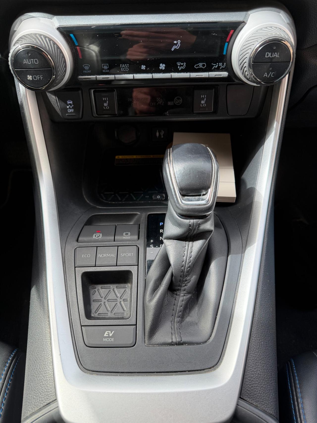 Toyota RAV 4 E-CVT 2WD STYLE