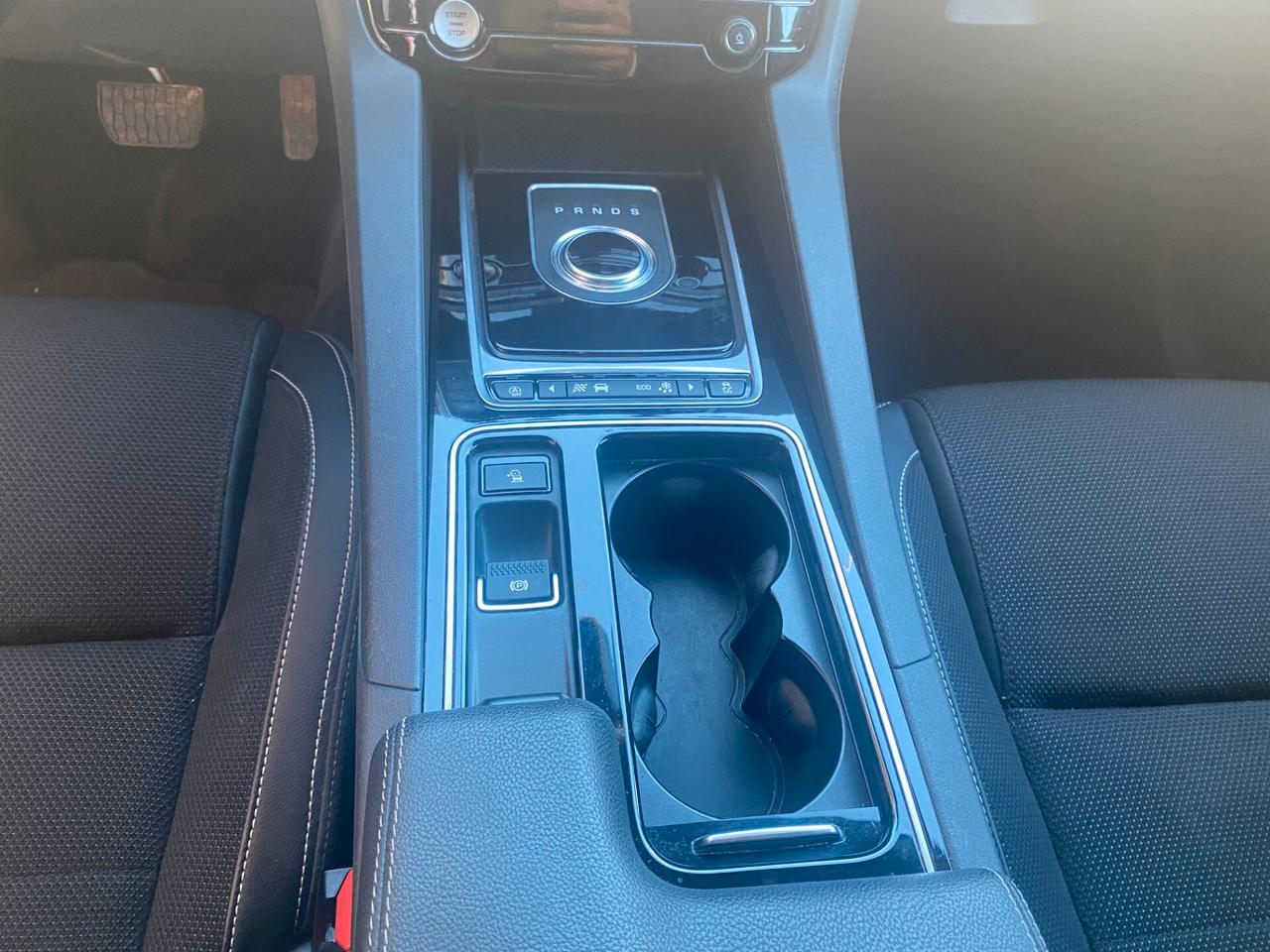 Jaguar F-Pace 2.0 D 240 CV AWD aut. R-Sport