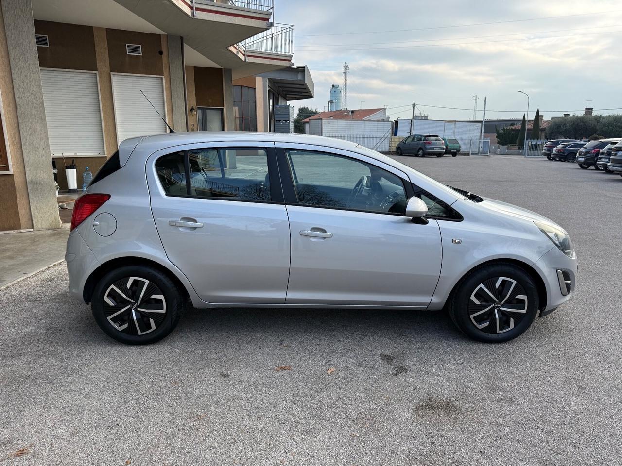 Opel Corsa 1.2 85CV 5 porte GPL - Neopatentati
