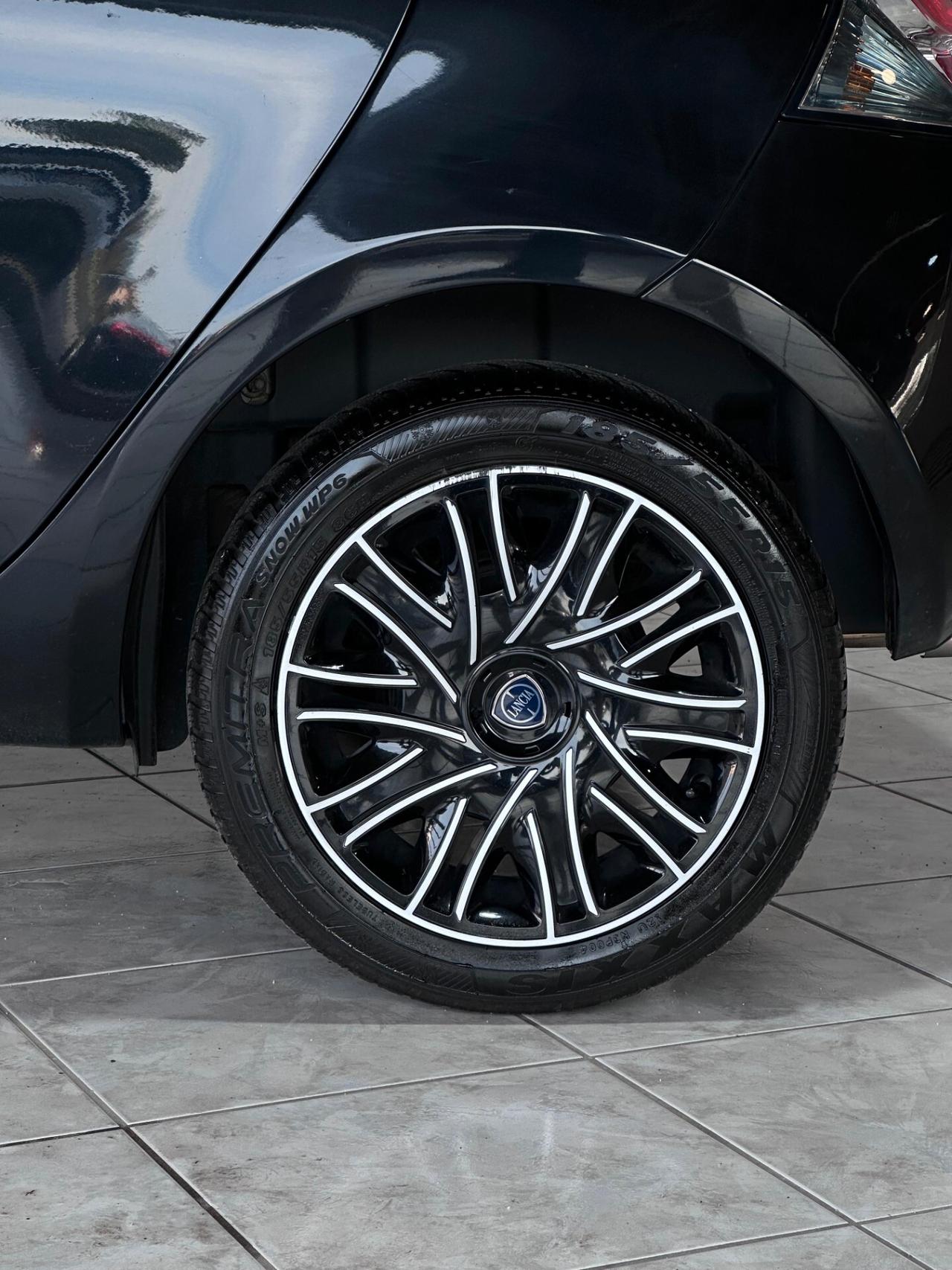 Lancia Ypsilon 1.0 FireFly 5 porte S&S Hybrid Ecochic Gold