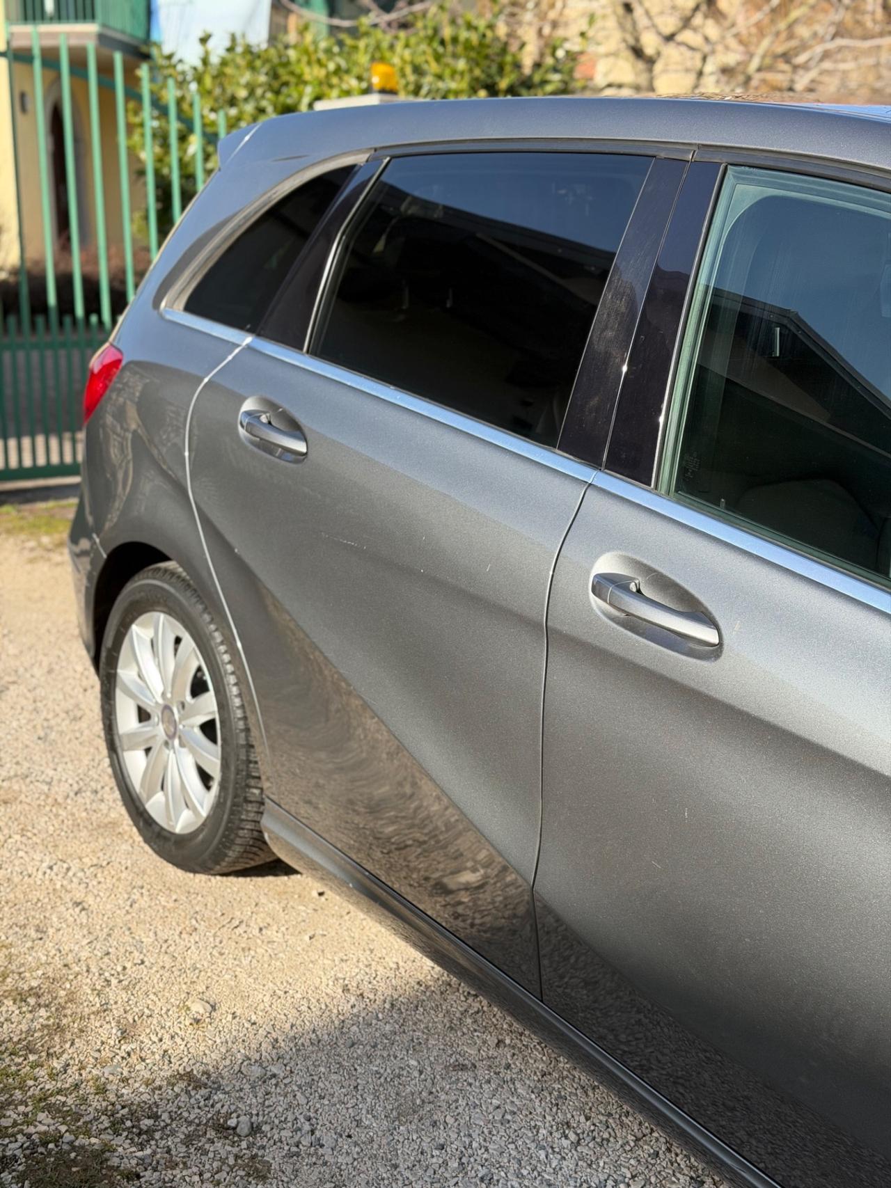 Mercedes-benz B 180 CDI FULLOPT KMCERT RETROCAM