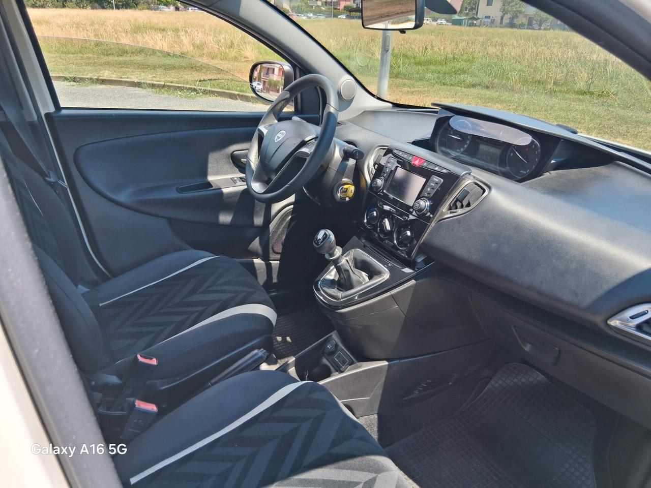 Lancia Ypsilon 1.2 69 CV 5 porte Gold