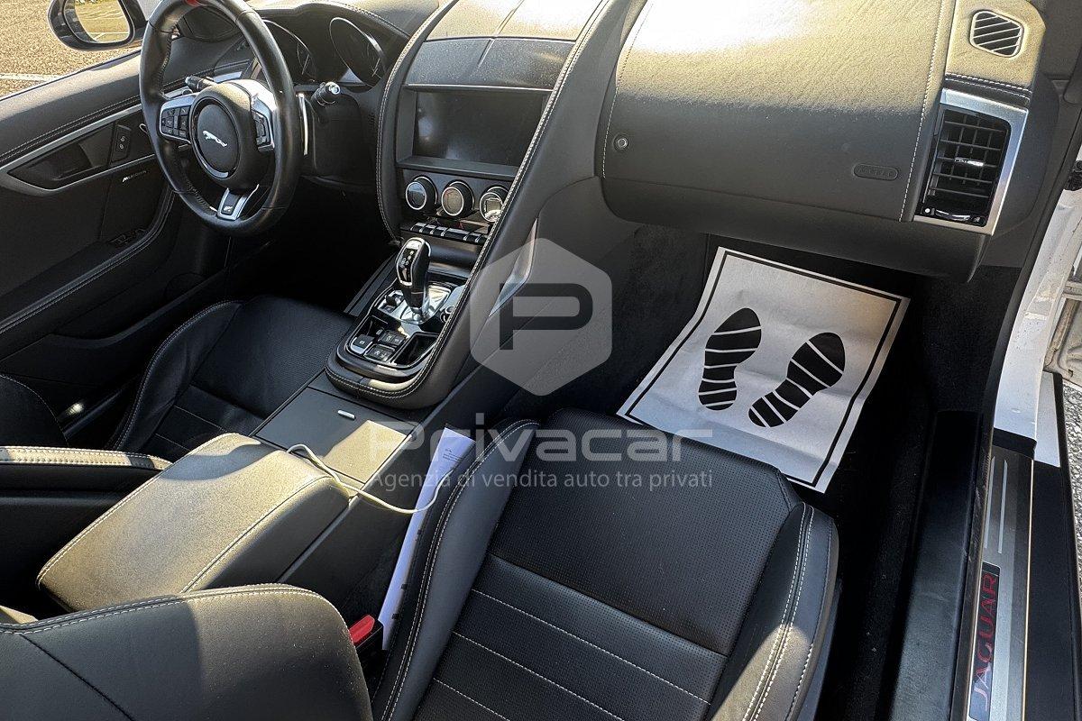 JAGUAR F-Type 2.0 aut. Coupé Chequered Flag