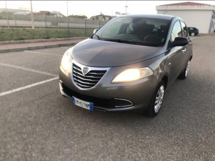 Lancia Ypsilon 1.2 69 CV Unyca