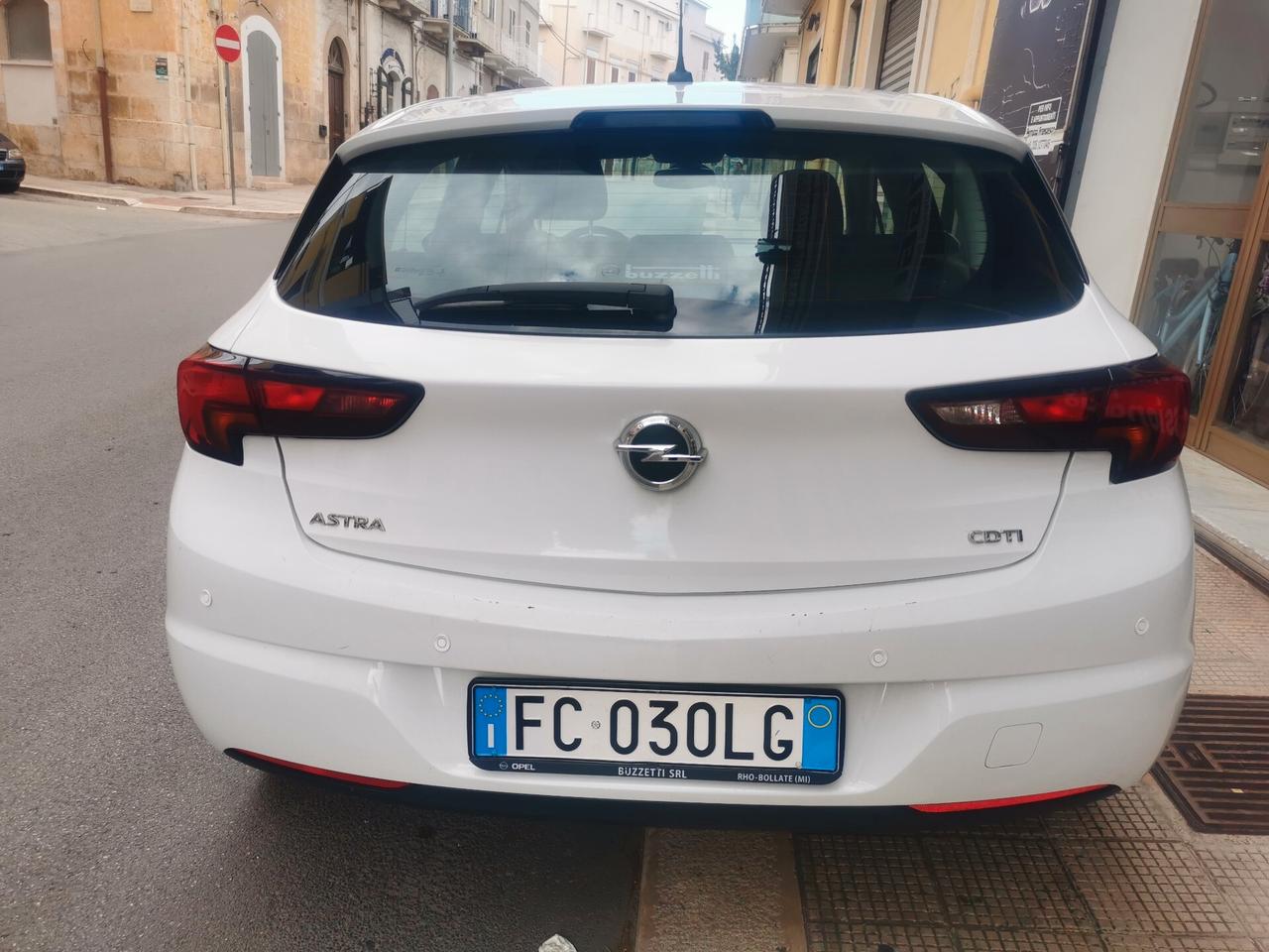Opel Astra 1.6 CDTi 5 porte 95 cv berlina neo patentati full optional