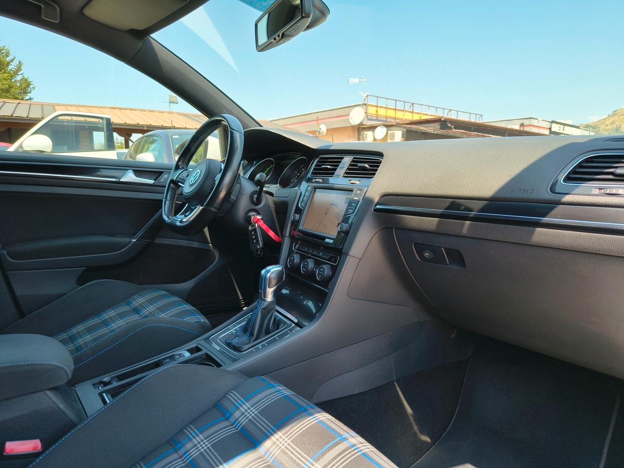 VW Golf GTE 1.4 TSI DSG Plug-In-Hybrid