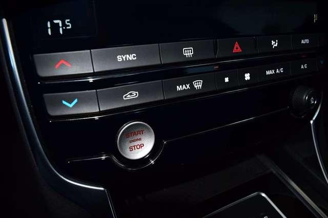 Jaguar XE 2.0 D 180 cv Automatica Prestige