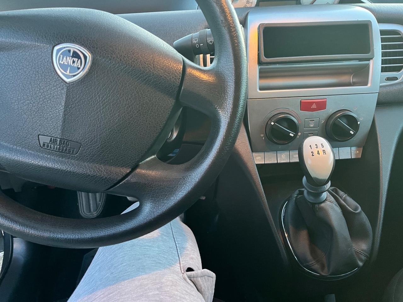 Lancia Ypsilon 1.2 benzina anno 2009