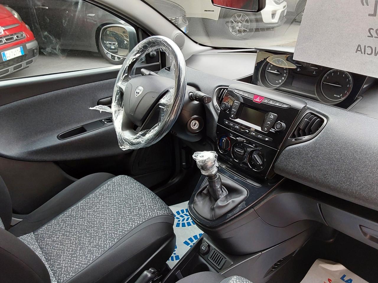 Lancia Ypsilon 1.2 69 CV GPL Silver