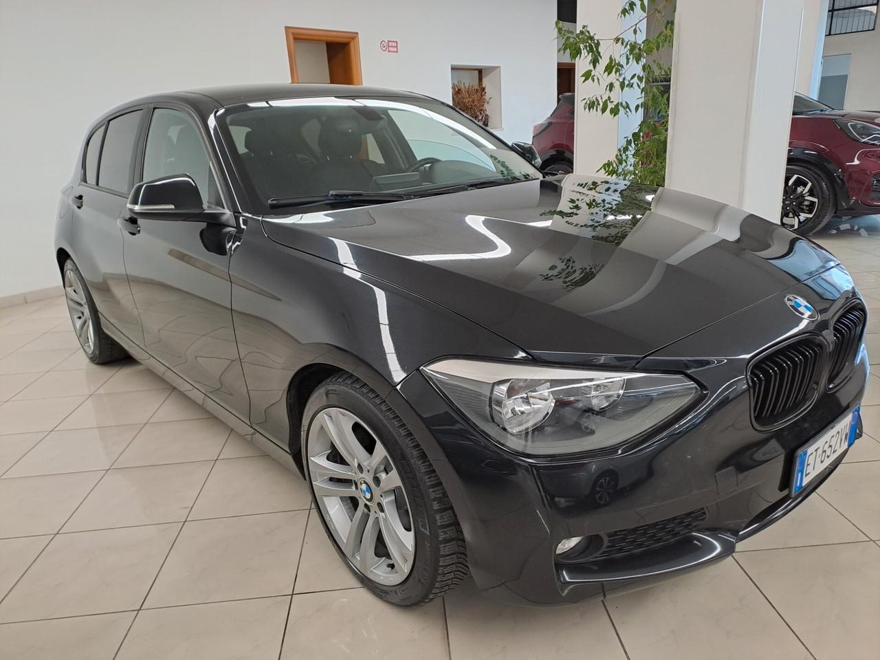 Bmw 116 116d 5p. Unique