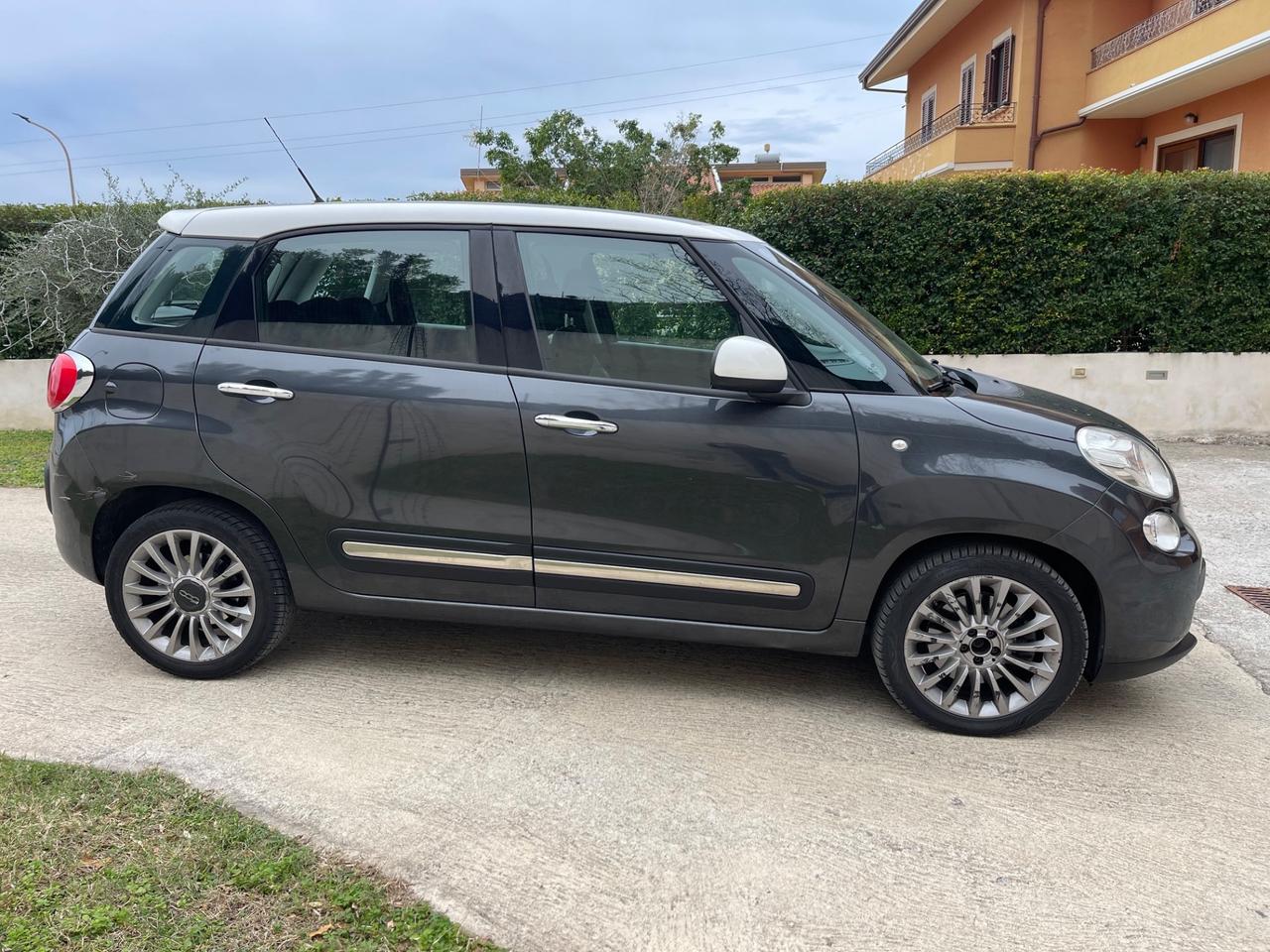 Fiat 500L 1.6 Multijet 120 CV (DOMMYcars)