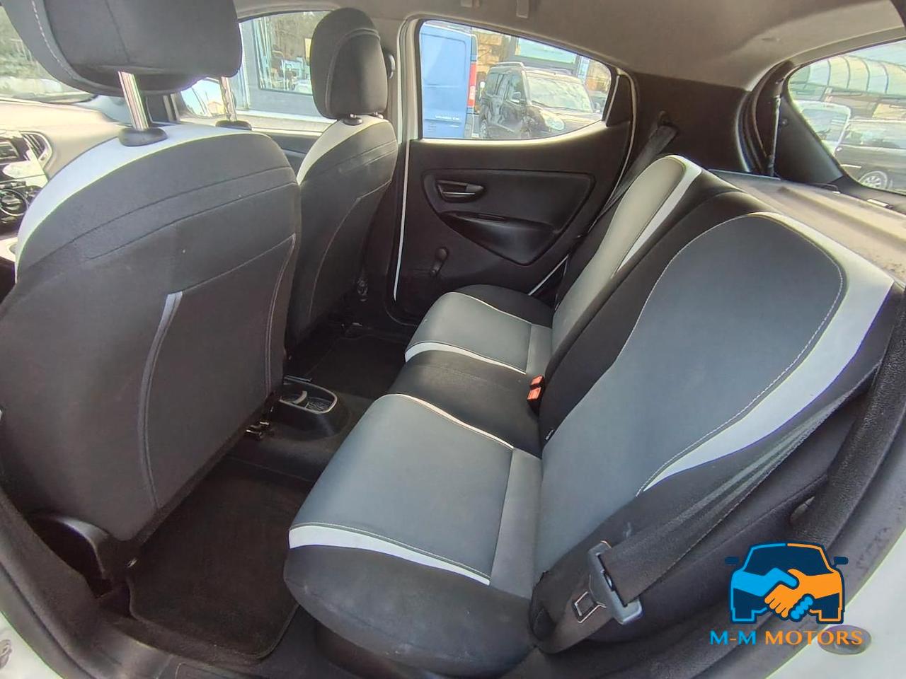 Lancia Ypsilon 5 Porte Ypsilon 0.9 t.air Elle ecochic metano 80cv