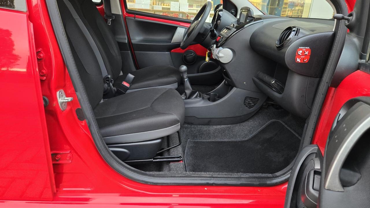 Toyota Aygo 1.0 VVT-i 69 CV 5 porte x-cite