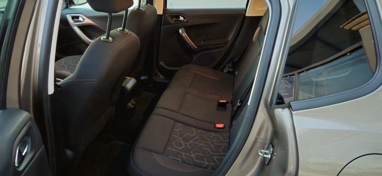 Peugeot 2008 BlueHDi 100cv Allure