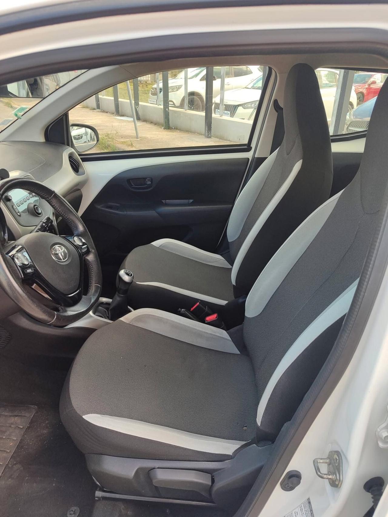 Toyota Aygo 1.0 VVT-i 69 CV 5 porte x-play