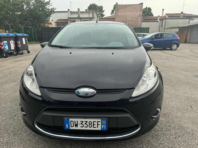 FORD Fiesta + 1.4 TDCi 68CV neopatentati come foto