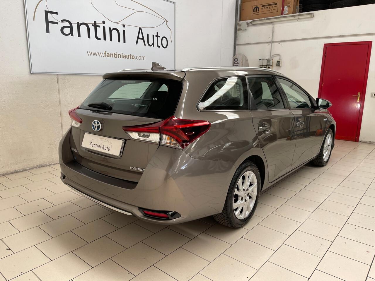 Toyota Auris Business Pack 1.8h cvt-Ok Neopat-LEGGO SOTTO